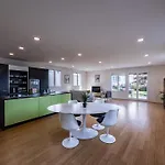 Stockhorn Loft - Central, Free Parking, Private Lägenhet Steffisburg