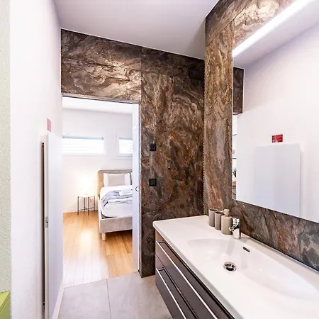 Stockhorn Loft - Central, Free Parking, Private Apartment Steffisburg