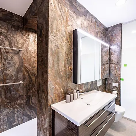 Stockhorn Loft - Central, Free Parking, Private Apartamento