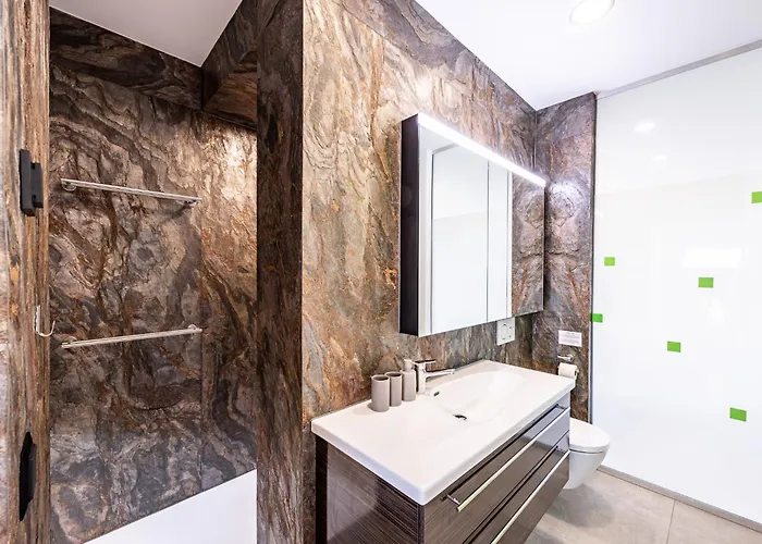Stockhorn Loft - Central, Free Parking, Private Appartement